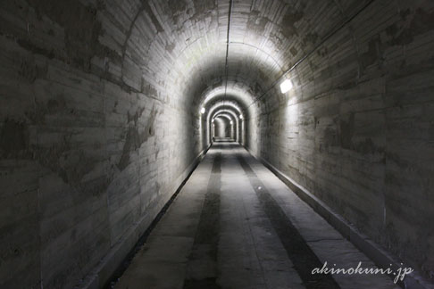 大津島　回天発射訓練基地（魚雷発射試験場）へのトンネル