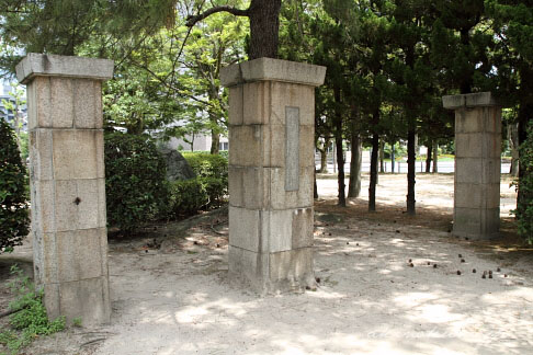 広島陸軍幼年学校跡 ３本の門柱