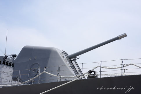 たかなみ型護衛艦「さざなみ」54口径127mm単装速射砲