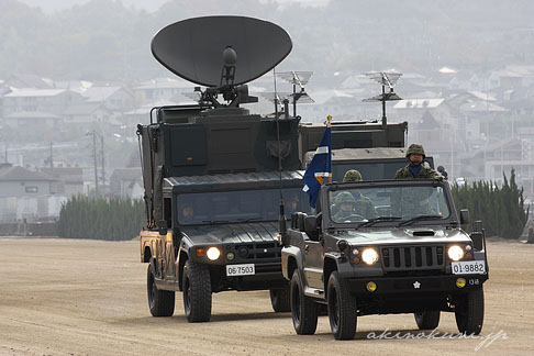 観閲式 パレード 第13通信中隊 通信機器搭載の高機動車