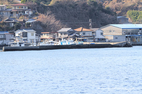 坪井漁港のコンクリート船
