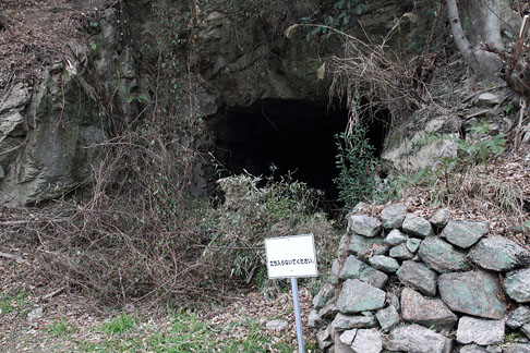 金輪島にある地下壕